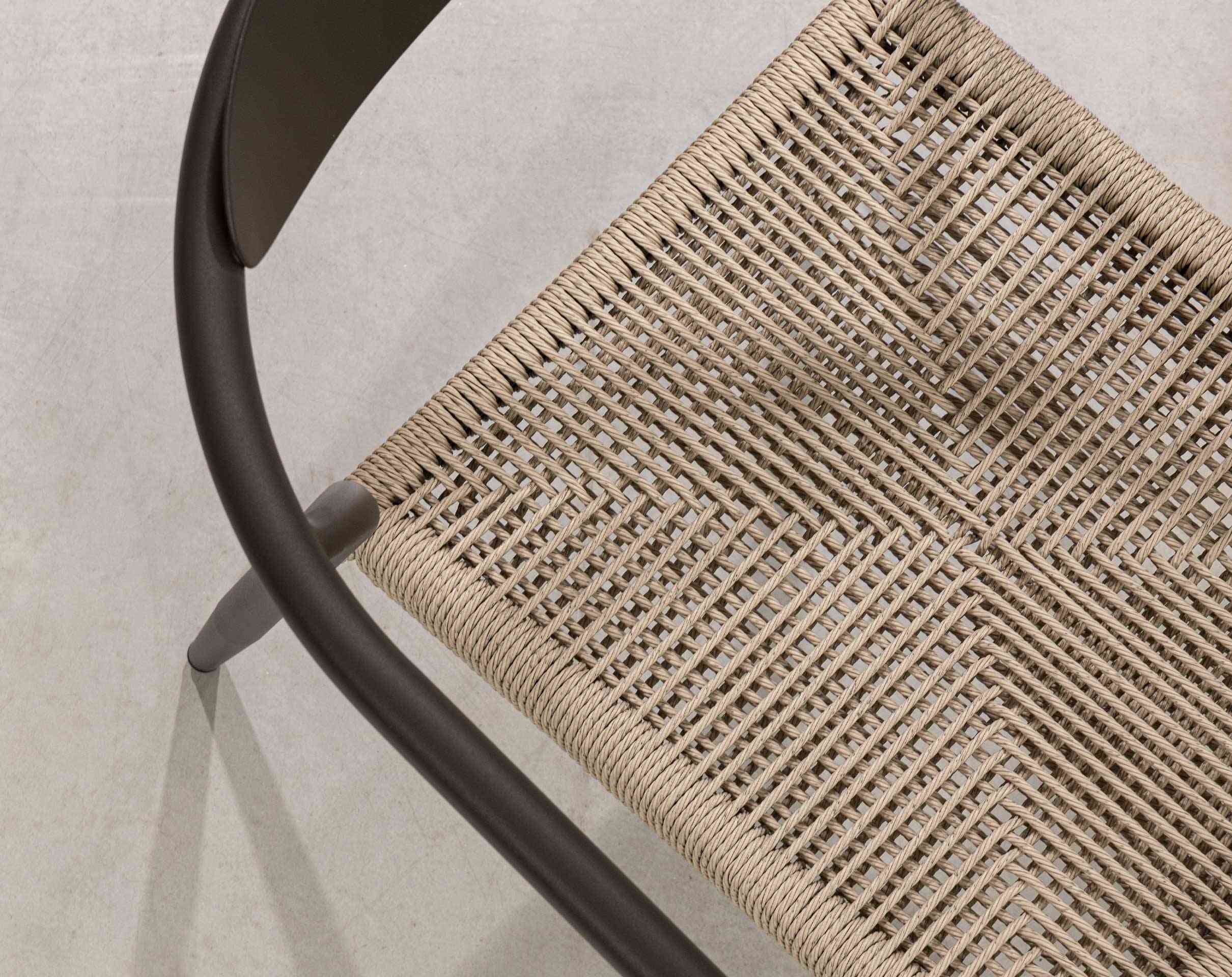Detaliu interior italian, lumină de seară pe materiale calde